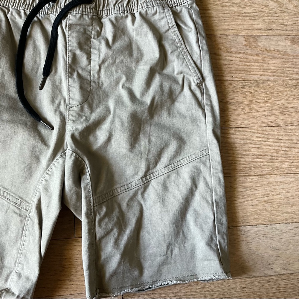 Shorts - Picture 2 of 4